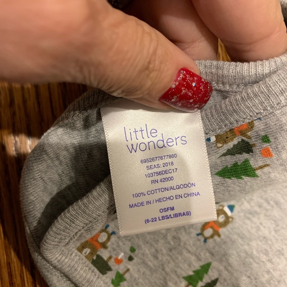 Baby Christmas Bib Cap and Burp Cloth 3 Piece Set Little Wonders - Picture 4 of 5